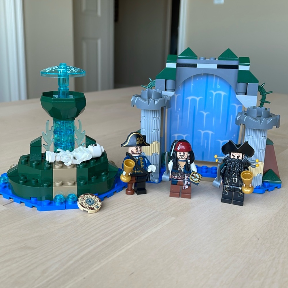 LEGO Pirates of the Caribbean set 4192 Contain of Youth